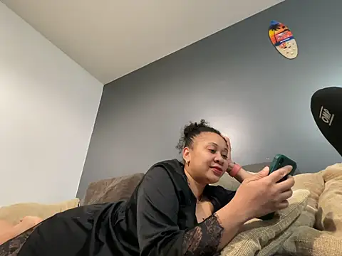 MILF Stephanie online show from 13, 5, 2026