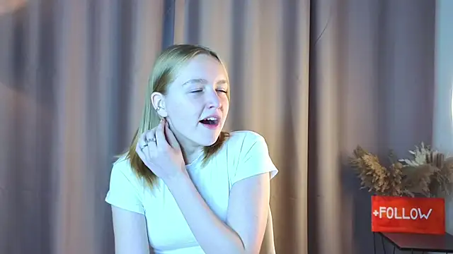 Snapshot of VinnieSerrano chatting on 11, 9, 2025 VinnieSerrano online show from 11, 9, 2025