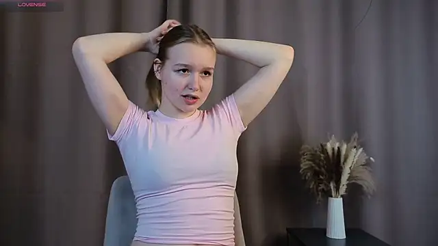 Snapshot of VinnieSerrano chatting on 8, 10, 2025 VinnieSerrano online show from 8, 10, 2025