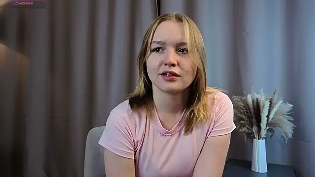 Snapshot of VinnieSerrano chatting on 9, 10, 2025 VinnieSerrano online show from 9, 10, 2025