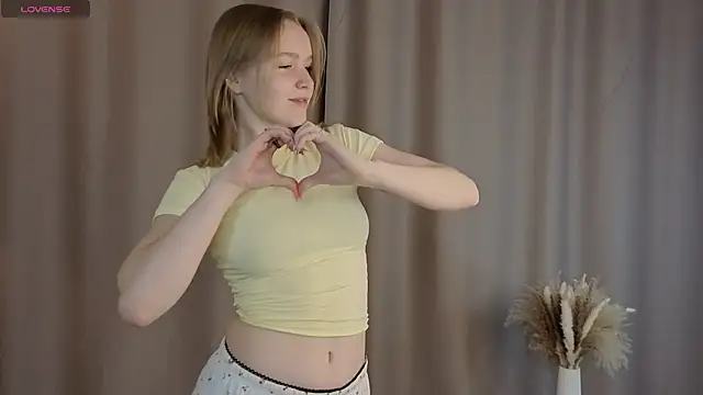 Snapshot of VinnieSerrano chatting on 12, 10, 2025 VinnieSerrano online show from 12, 10, 2025