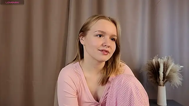 Snapshot of VinnieSerrano chatting on 18, 10, 2025 VinnieSerrano online show from 18, 10, 2025