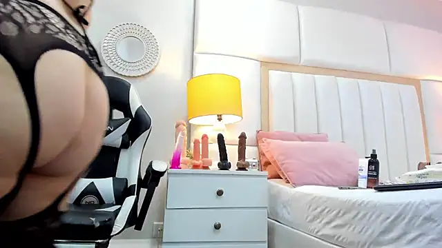 Sweet Lucianaa online show from 13, 12, 2025