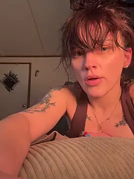 Crooked Angel online show from 25, 11, 2025