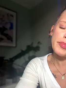 Crooked Angel online show from 4, 12, 2025