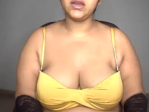 Snapshot of mrymlove chatting on 8, 10, 2025 mrymlove online show from 8, 10, 2025