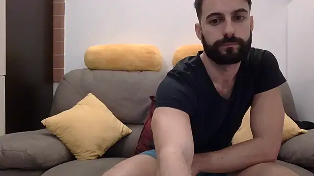 Amicisegreti online show from 2, 12, 2025