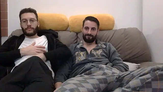 Amicisegreti online show from 6, 3, 2026