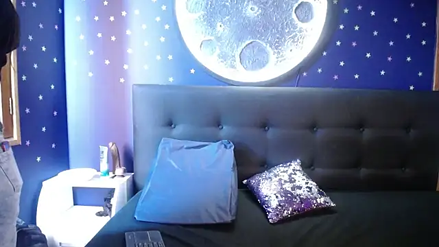 Olivia11  online show from 12, 9, 2025