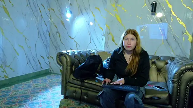 Olivia11  online show from 18, 12, 2025