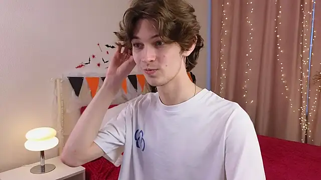 Snapshot of _Den1s_ chatting on 25, 10, 2025 Den1s online show from 25, 10, 2025