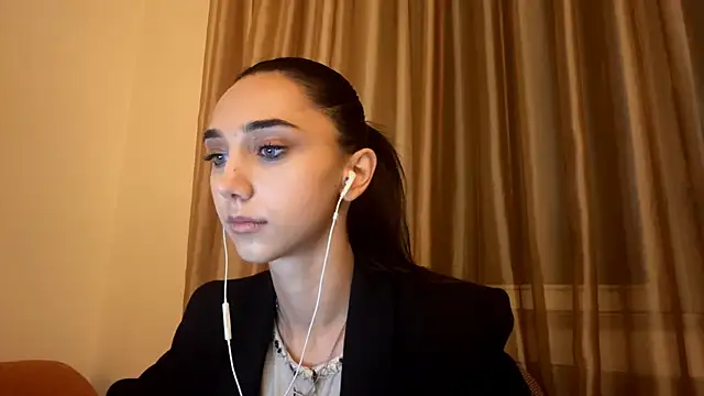 Snapshot of LinaMour chatting on 24, 9, 2025 LinaMour online show from 24, 9, 2025