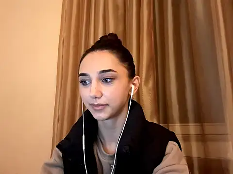 Snapshot of LinaMour chatting on 3, 10, 2025 LinaMour online show from 3, 10, 2025