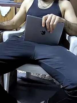 Snapshot of yazinyazin1 chatting on 4, 11, 2025 yazinyazin1 online show from 4, 11, 2025