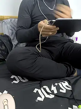 Snapshot of yazinyazin1 chatting on 2, 12, 2025 yazinyazin1 online show from 2, 12, 2025