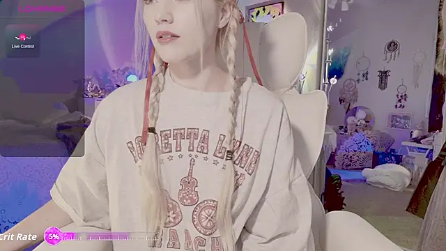 Snapshot of Talulaa chatting on 8, 11, 2025 Talulaa online show from 8, 11, 2025