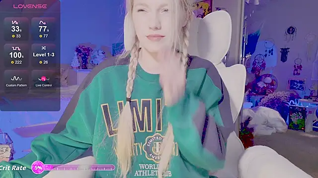 Snapshot of Talulaa chatting on 4, 12, 2025 Talulaa online show from 4, 12, 2025