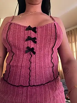 Snapshot of DulceZyra chatting on 4, 2, 2026 DulceZyra online show from 4, 2, 2026