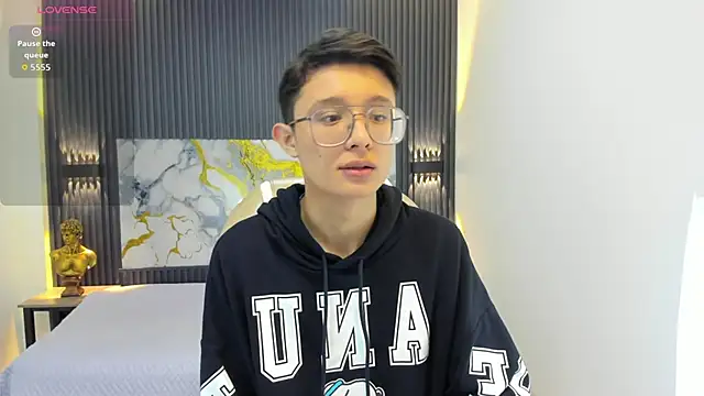 SantiagoRusso18 online show from 21, 9, 2025