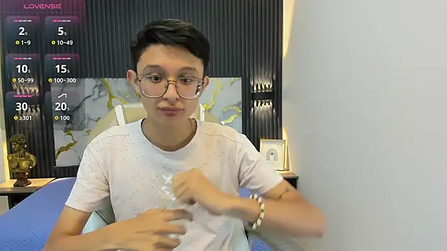 SantiagoRusso18 online show from 30, 9, 2025