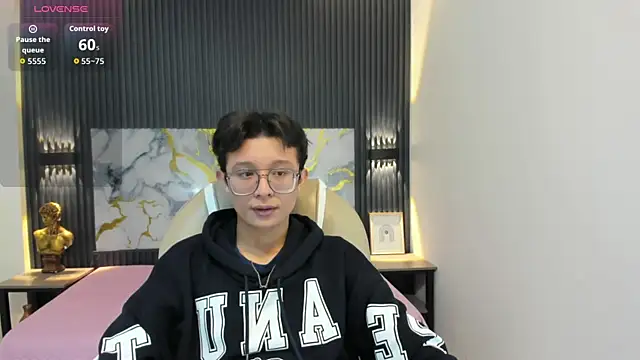 SantiagoRusso18 online show from 9, 11, 2025