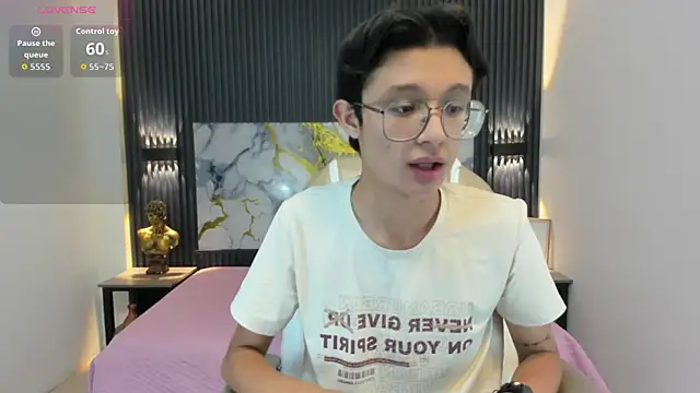 SantiagoRusso18 online show from 11, 11, 2025