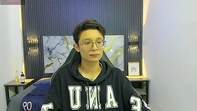 SantiagoRusso18 online show from 1, 2, 2026