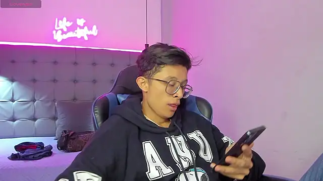 SantiagoRusso18 online show from 24, 2, 2026