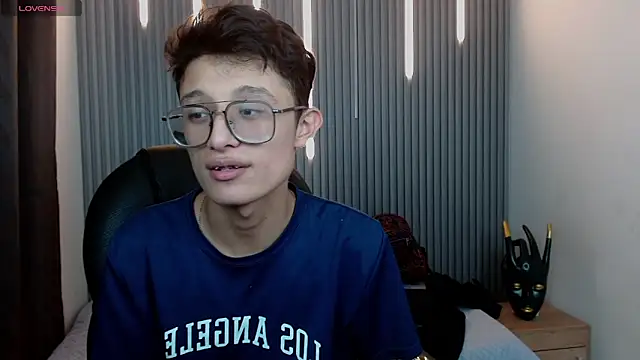 Snapshot of SantiagoRusso18 chatting on 19, 4, 2026 SantiagoRusso18 online show from 19, 4, 2026