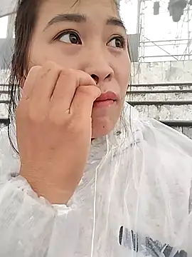 tuyetnhi-00 online show from 3, 11, 2025