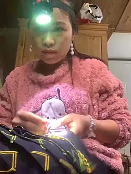 tuyetnhi-00 online show from 13, 11, 2025