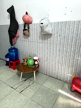 Snapshot of Tiffany-yy chatting on 13, 10, 2025 Tiffany-yy online show from 13, 10, 2025