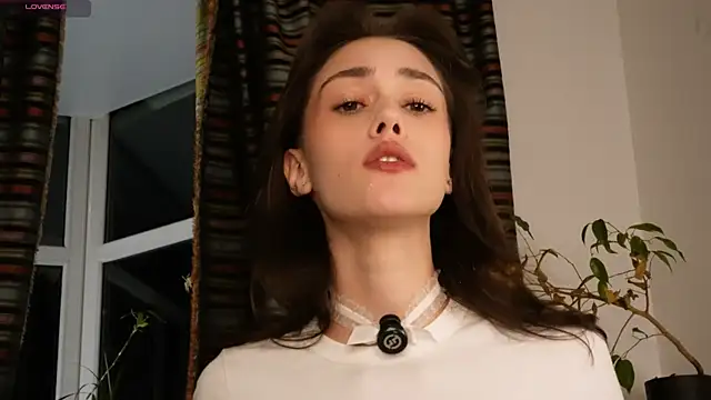 Snapshot of ttragedienne chatting on 27, 10, 2025 ttragedienne online show from 27, 10, 2025