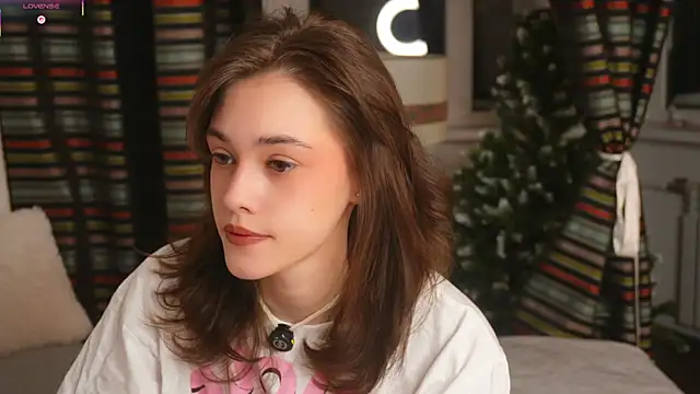 Snapshot of ttragedienne chatting on 23, 12, 2025 ttragedienne online show from 23, 12, 2025