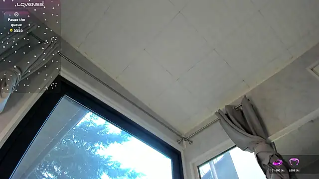 Ella Vee online show from 4, 3, 2026