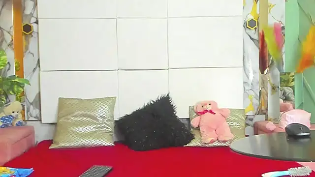 ZoeeGuzman online show from 15, 10, 2025