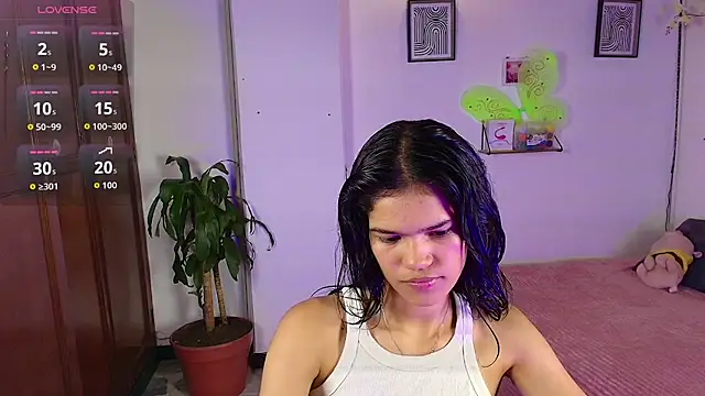 emycarver09 online show from 2, 11, 2025