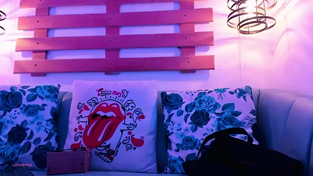 Snapshot of ArianaSantana chatting on 3, 10, 2025 ArianaSantana online show from 3, 10, 2025