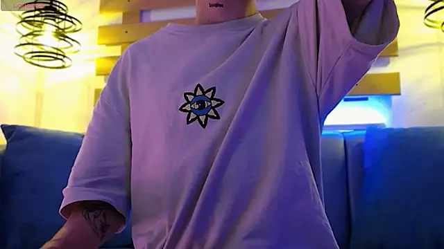 Snapshot of ArianaSantana chatting on 15, 10, 2025 ArianaSantana online show from 15, 10, 2025