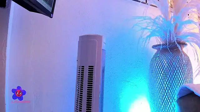 Snapshot of ArianaSantana chatting on 11, 11, 2025 ArianaSantana online show from 11, 11, 2025