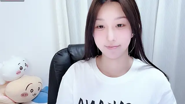 Snapshot of Winnie666- chatting on 15, 12, 2025 Winnie666- online show from 15, 12, 2025