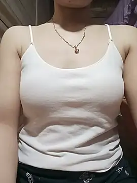 Snapshot of LucyyLy chatting on 4, 6, 2026 LucyyLy online show from 4, 6, 2026