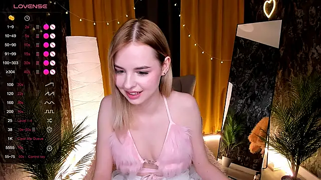 Snapshot of LillianShine chatting on 25, 4, 2026 LillianShine online show from 25, 4, 2026