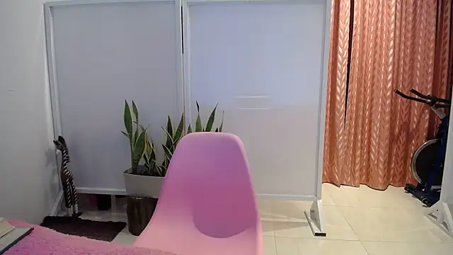 Snapshot of Manuela_lara_ chatting on 5, 11, 2025 Manuela lara online show from 5, 11, 2025