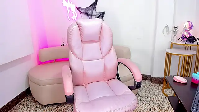 Snapshot of Miss_Francheska chatting on 20, 10, 2025 Miss Francheska online show from 20, 10, 2025