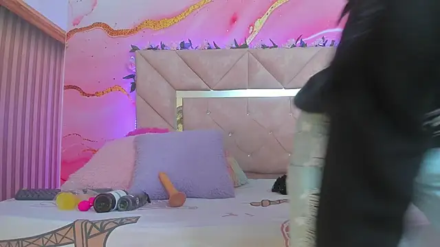 Snapshot of Taylor_oriana_ chatting on 27, 10, 2025 Taylor oriana online show from 27, 10, 2025