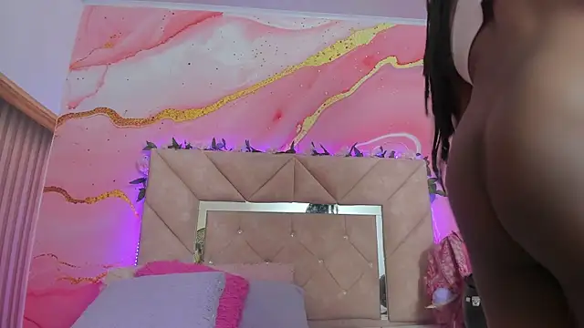 Snapshot of Taylor_oriana_ chatting on 8, 11, 2025 Taylor oriana online show from 8, 11, 2025