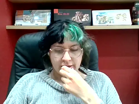 Snapshot of Froggyinthebox chatting on 31, 5, 2026 Froggyinthebox online show from 31, 5, 2026