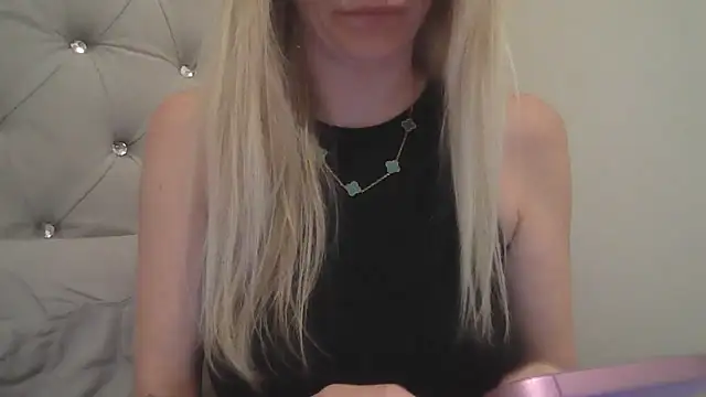 flirty babe x online show from 18, 10, 2025