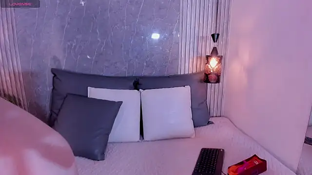 Missblonde doll online show from 11, 11, 2025